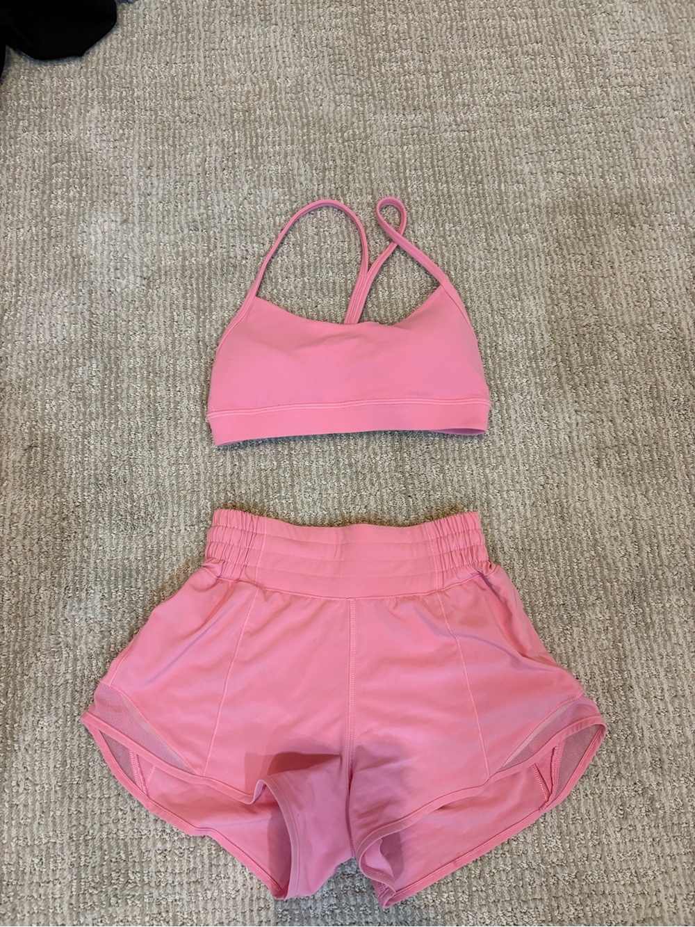 Lululemon flow Y bra (size 2) and Hotty hot 2.5 shorts (size 0) DUO SET